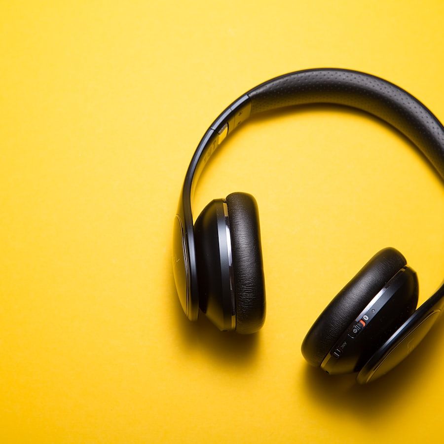 Over-ear headphones, matte